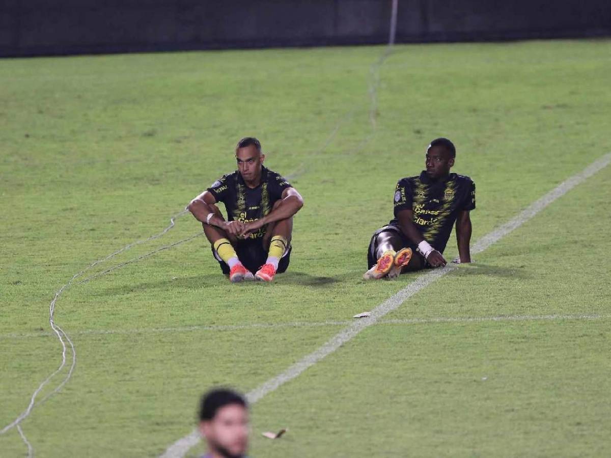 Real España hundido, decepción y así reaccionó Jeaustin tras perder la final ante Olimpia