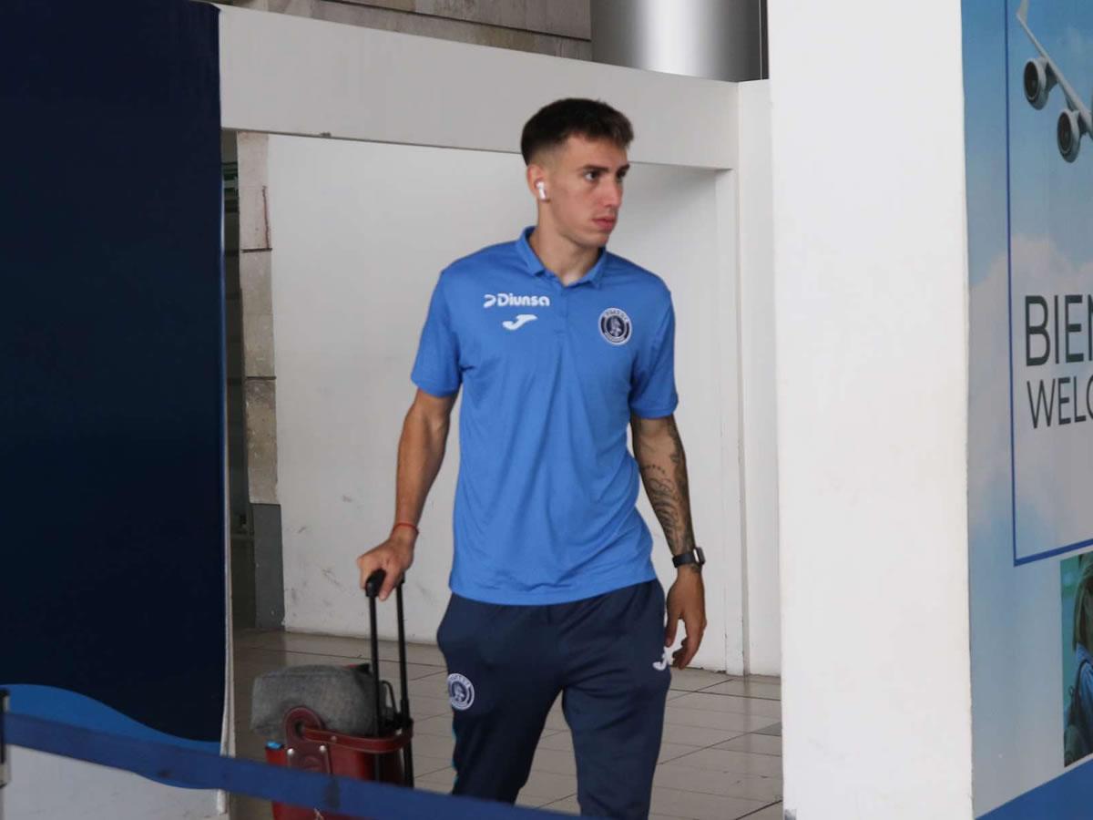 Rodrigo Auzmendi a la llegada del Motagua a Tegucigalpa tras el partido contra el Águila de El Salvador.