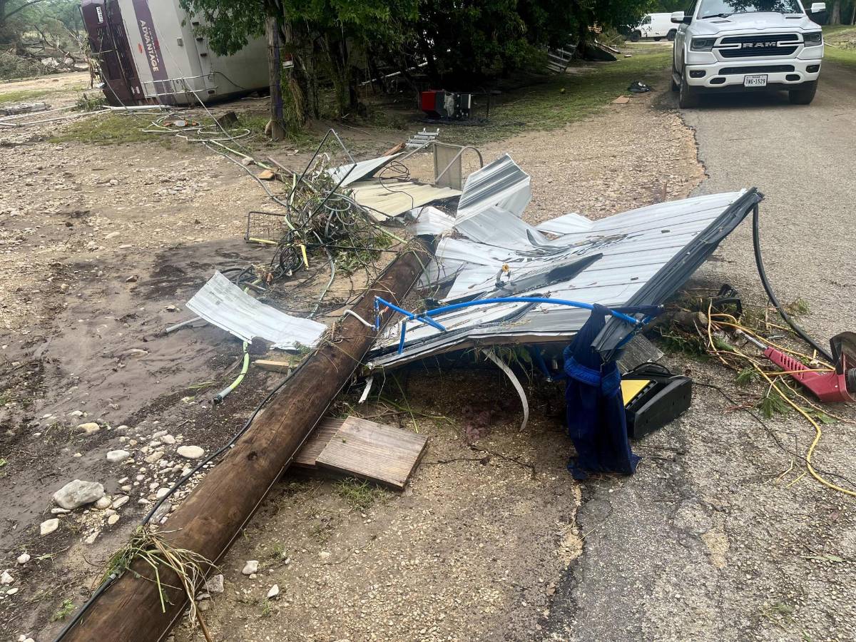 Inundaciones dejan 27 personas muertas y decenas de desaparecidos en Texas