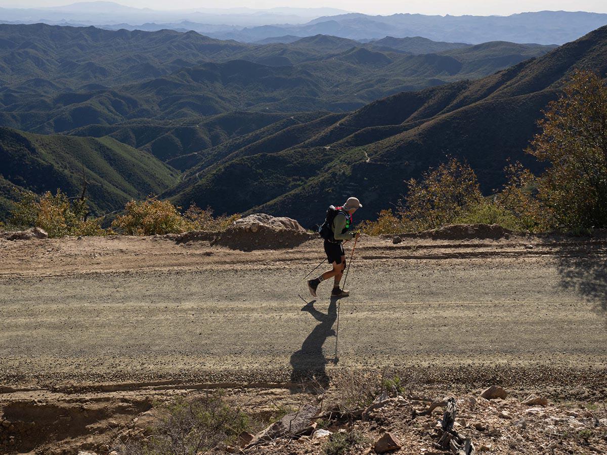 $!Zach Bates corrió el Cocodona 250 en 119 horas, 40 minutos y 55 segundos; 75 corredores no terminaron. (Maansi Srivastava para The New York Times)