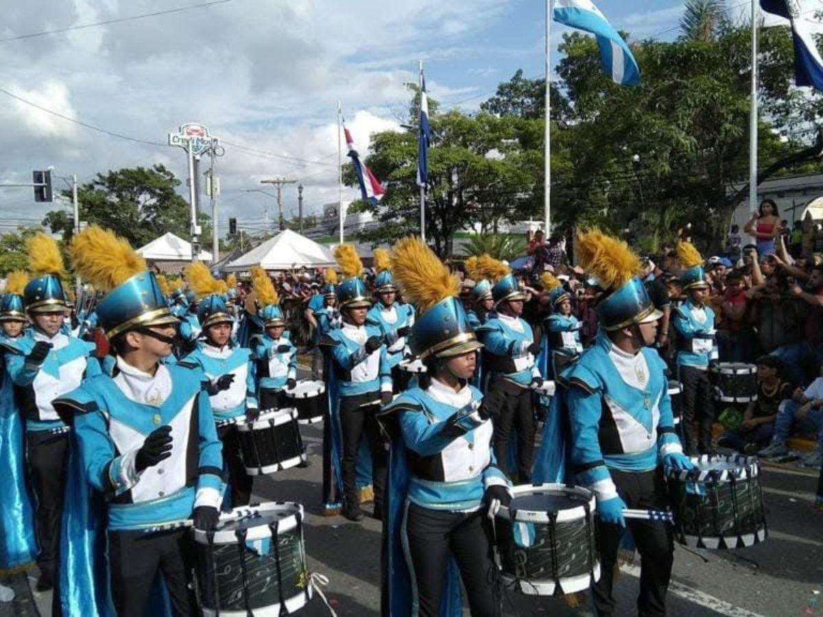 Unos 15,000 centros educativos desfilarán en septiembre en toda Honduras