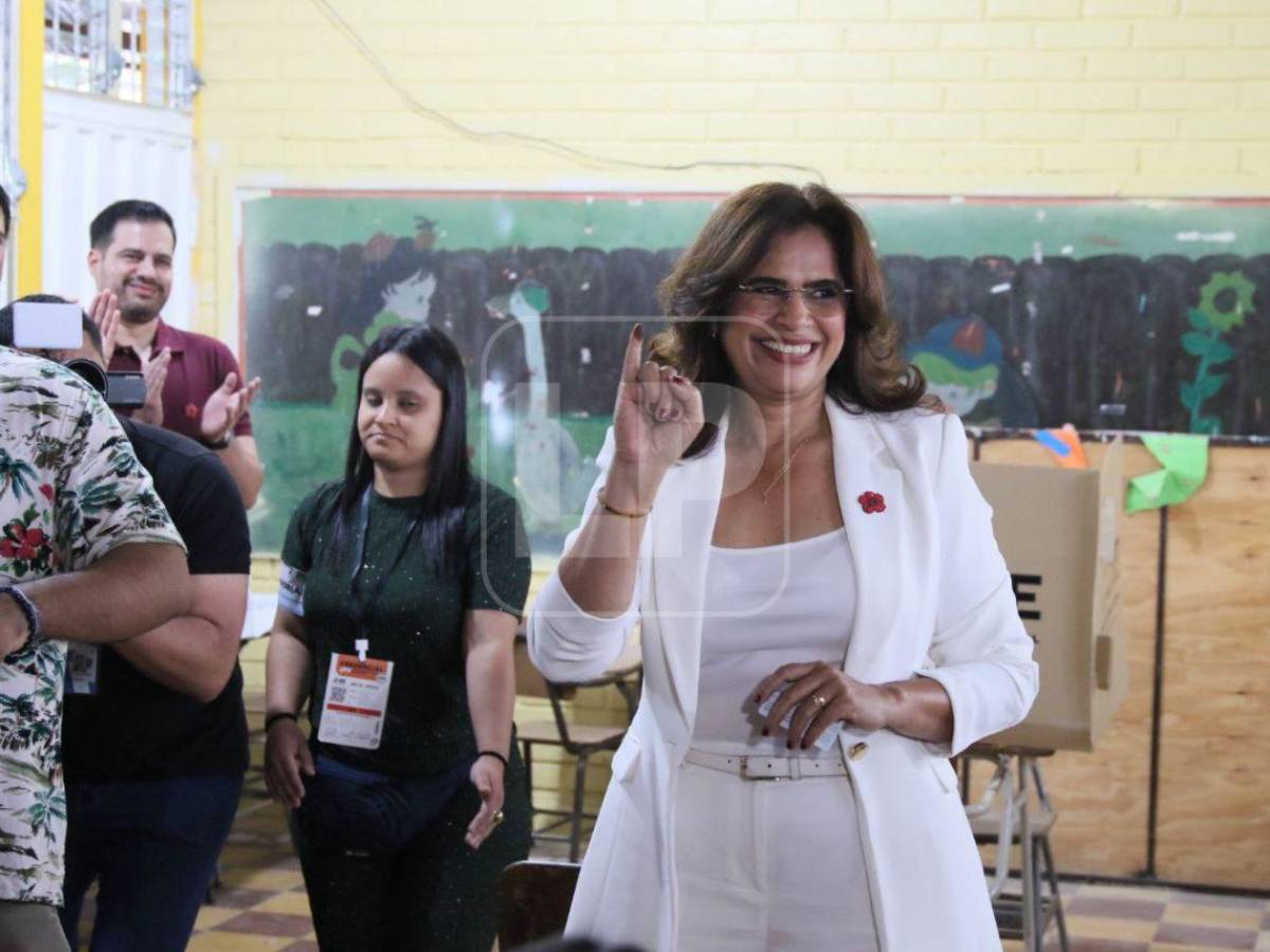 Rixi Moncada, la primera candidata a la presidencia en acudir a las urnas