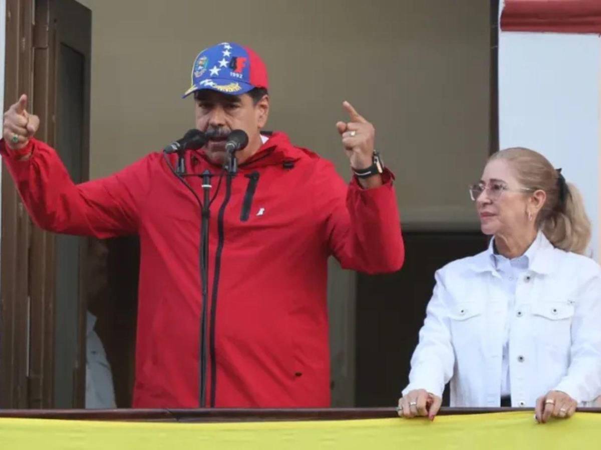 ¿Qué revelan las ilustraciones de Maduro y su esposa Cilia en la corte?