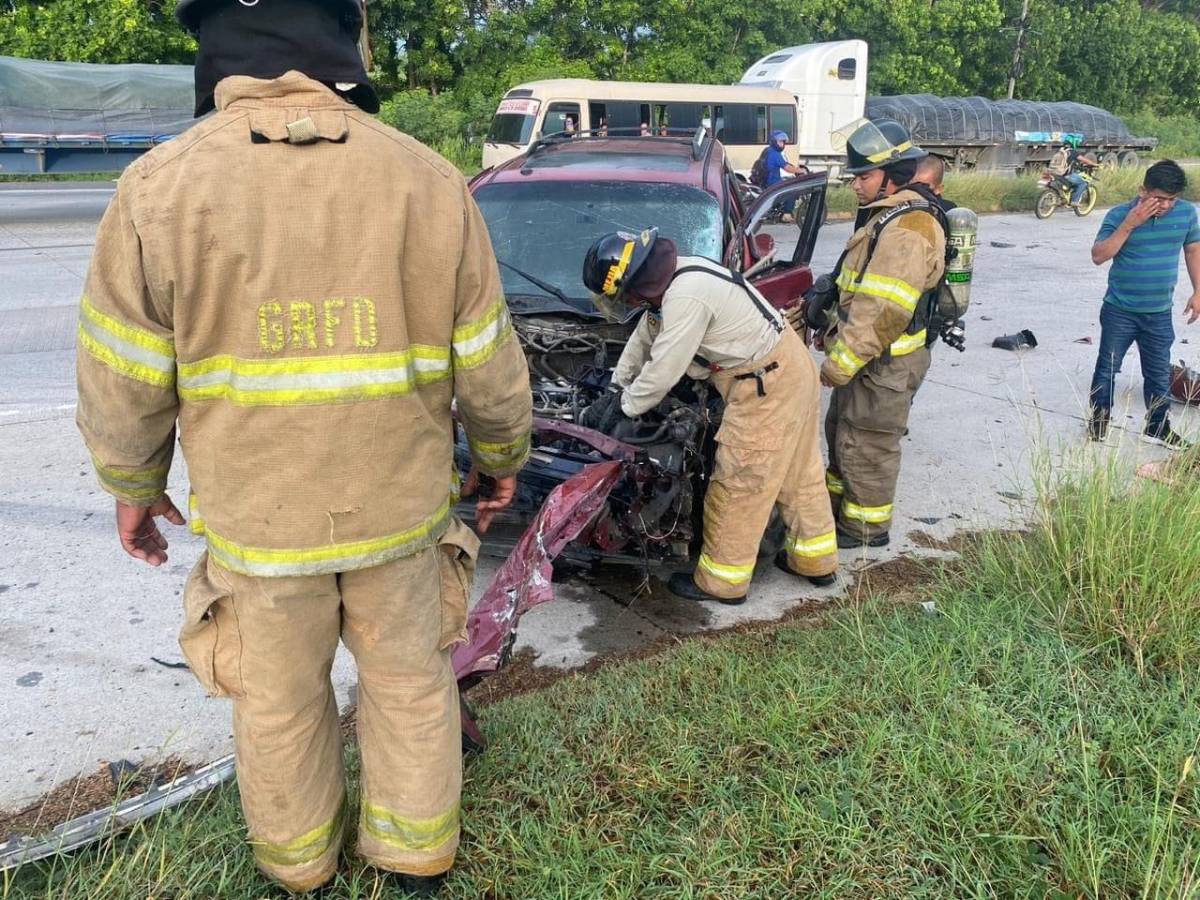 Así quedó la camioneta que colisionó con el bus interurbano.