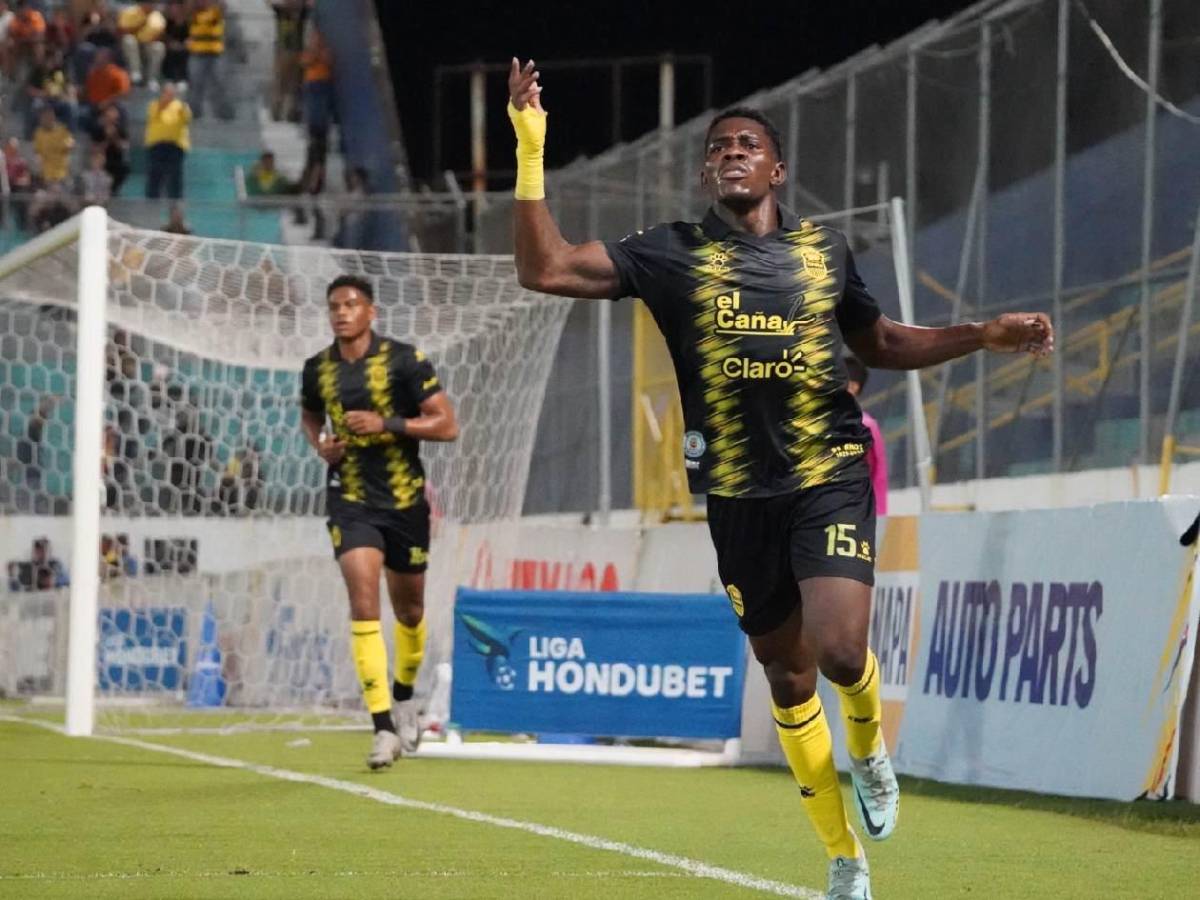 Alegría del Real España, chicas, susto con jugador y gesto de Jeaustin