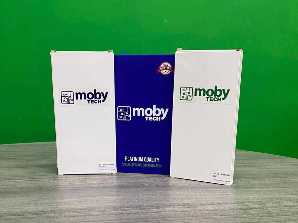 Moby Tech es importador directo de los repuestos que usa para las reparaciones.