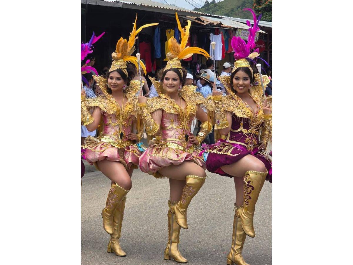 Palillonas de Danlí deslumbran con espectaculares trajes de Independencia