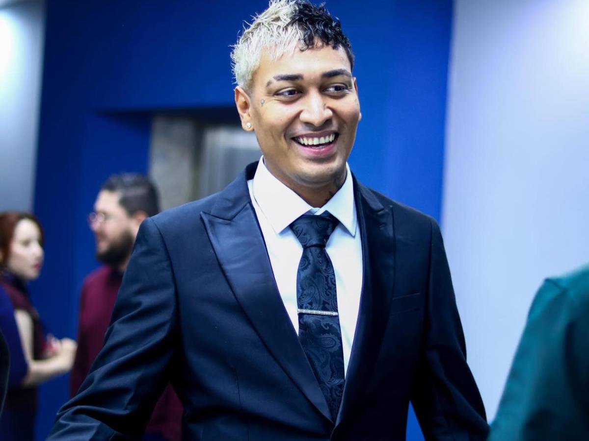 Supremo recibió el 2026 en la iglesia y acompañado de su madre