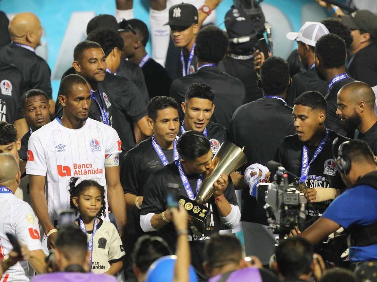 Olimpia festeja título, detalle con Real España, descuido con la copa y a lo Lamine Yamal