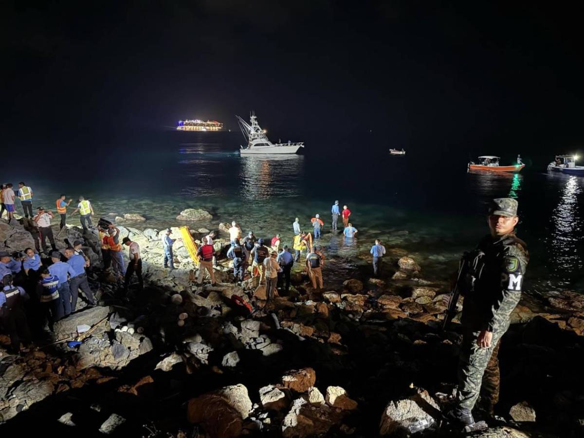 ¿Qué significa? Con arco de agua reciben cuerpo del piloto Francisco Lagos