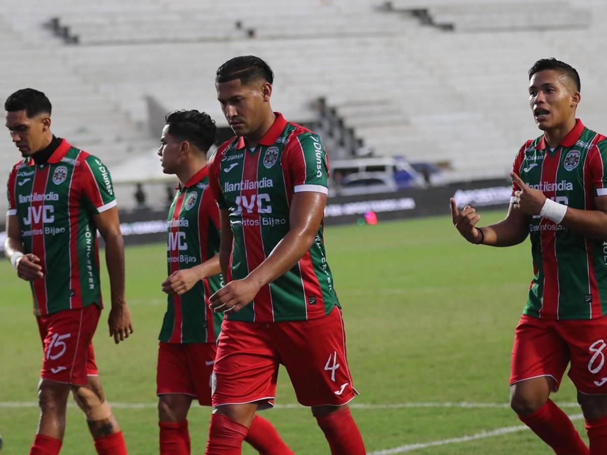 Tremenda pelea de jugadores, tristeza de Keosseián y percance con hincha