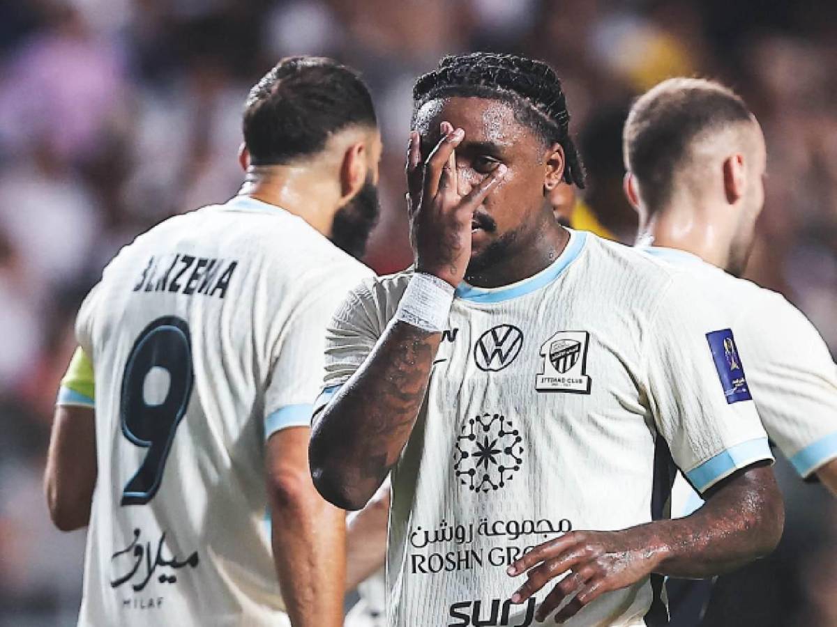 Cristiano Ronaldo echó a Benzema, gesto a Joao Félix y debutó otro exBarcelona