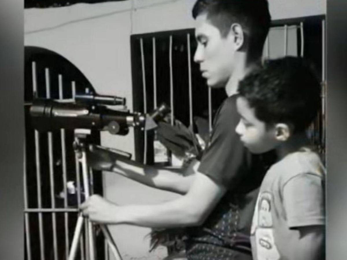 Él es André: El niño hondureño premiado por la Nasa