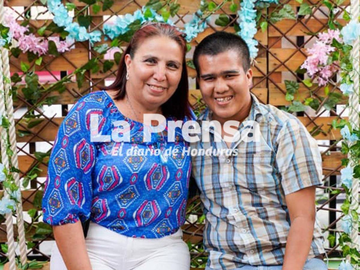 ¿Quién es la mujer que atendió el parto de la bebé que nació dentro de un carro en San Pedro Sula?