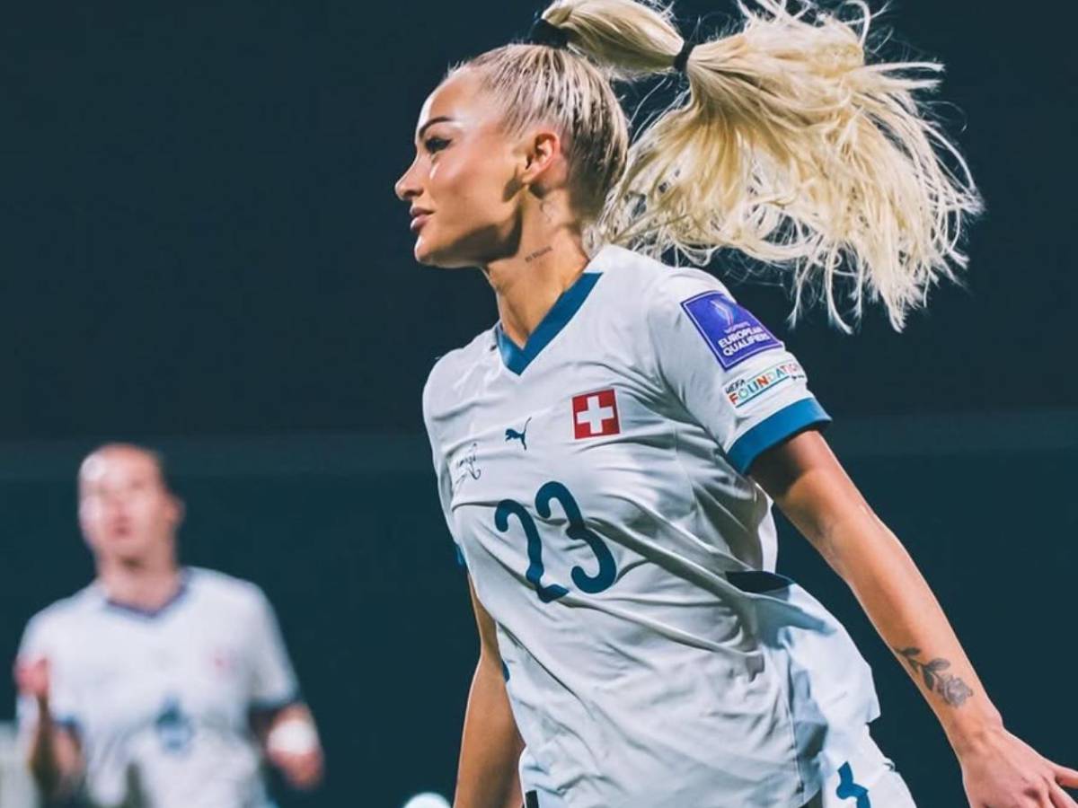 Jugador deja a la futbolista viral y ahora sale con hija de director deportivo