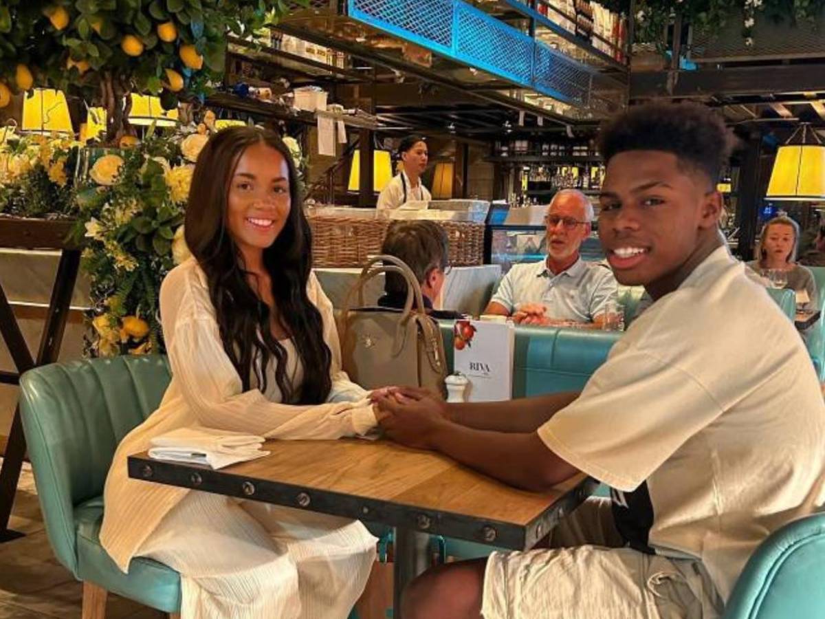 Novia de Keyrol Figueroa reacciona tras convocatoria por Liverpool:¿quién es ella?