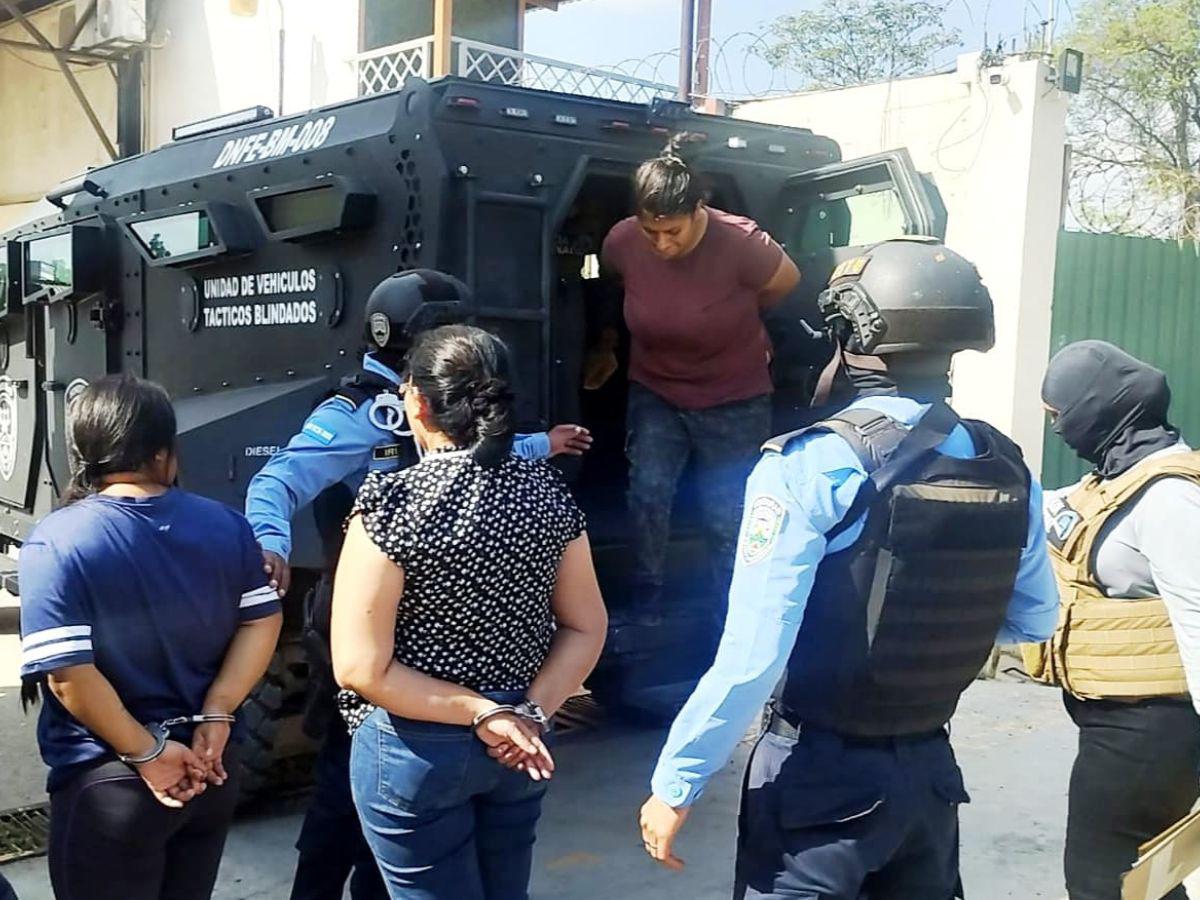 Capturan a mujeres vinculadas a red de extorsión digital de la 18
