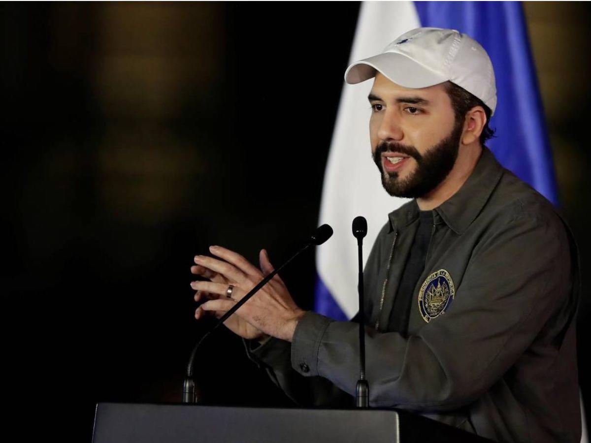 Ataque de pandilla dejó sin brazos a joven salvadoreña; Bukele se convierte en su ángel guardián