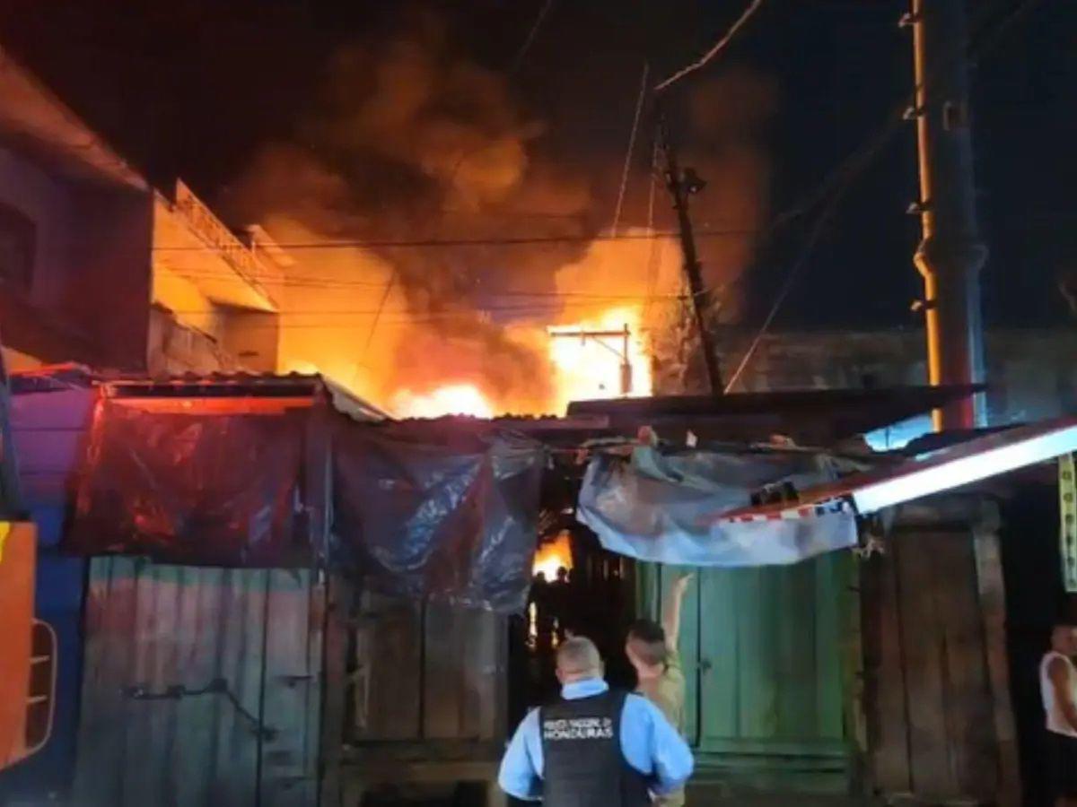 Así quedó el mercado Galindo tras el feroz incendio que dejó heridos y severos daños
