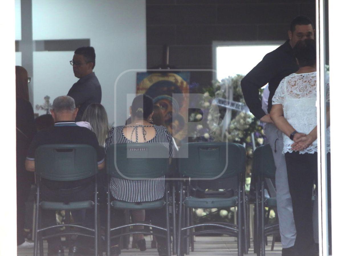 Familiares y amigos despiden a Félix Núñez y Karen Girón en Tegucigalpa