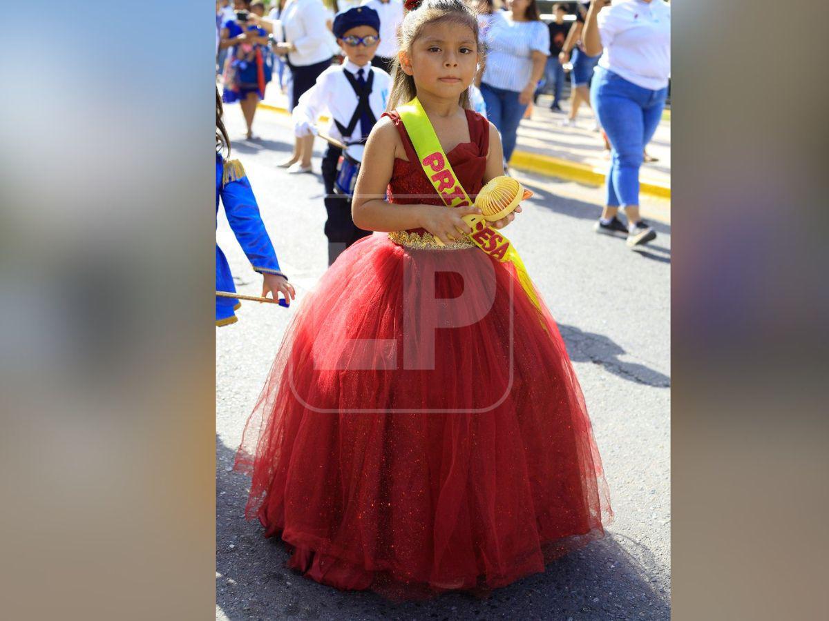 Los pequeños que se robaron las miradas con su encanto en los desfiles patrios