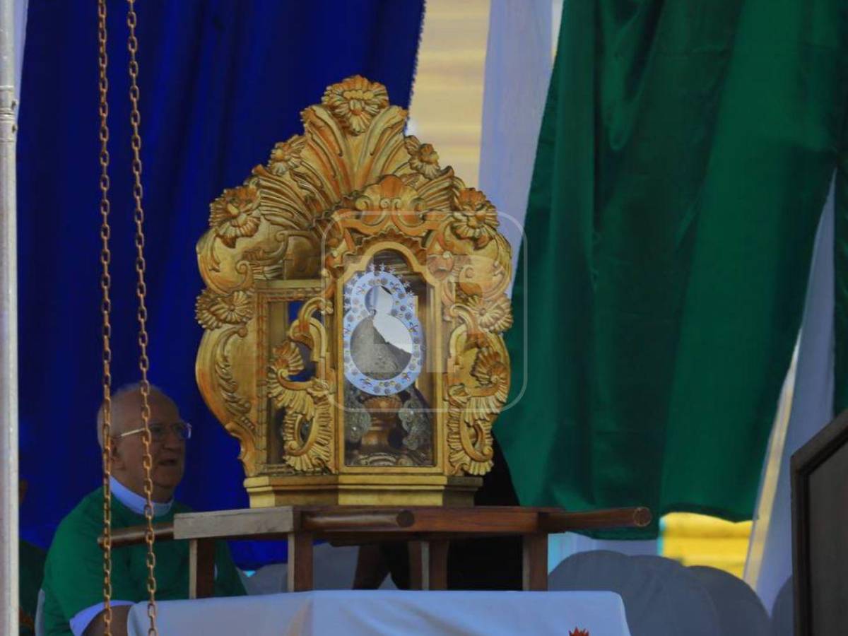 Corazones ardientes: 30,000 fieles llenan el Estadio Olímpico en la Santa Misión 2026