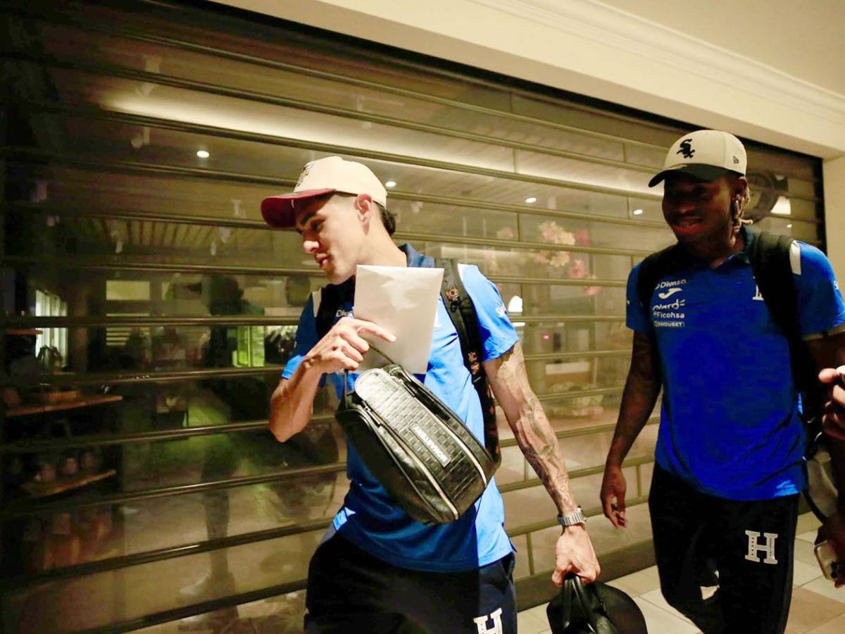 Selección de Honduras llegó a Curazao y aficionada estadounidense sorprendió a Luis Palma