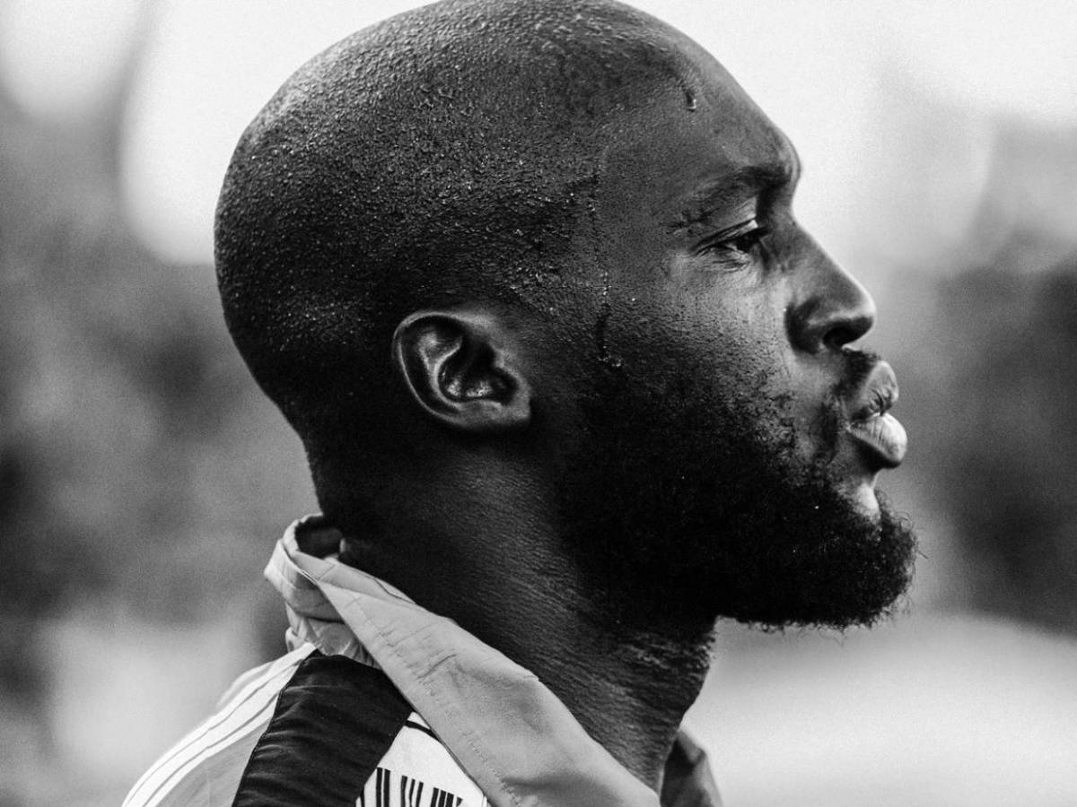 Lukaku denuncia que lo extorsionan con el cadáver de su padre: Impactante confesión sobre su familia