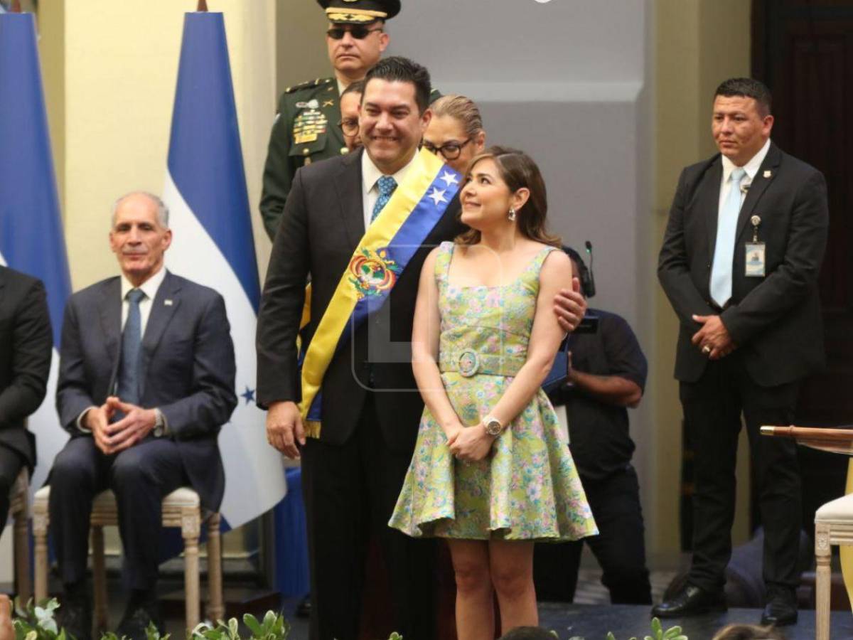 Un beso y dedicatoria: ¿quién es la esposa de Juan Diego Zelaya?