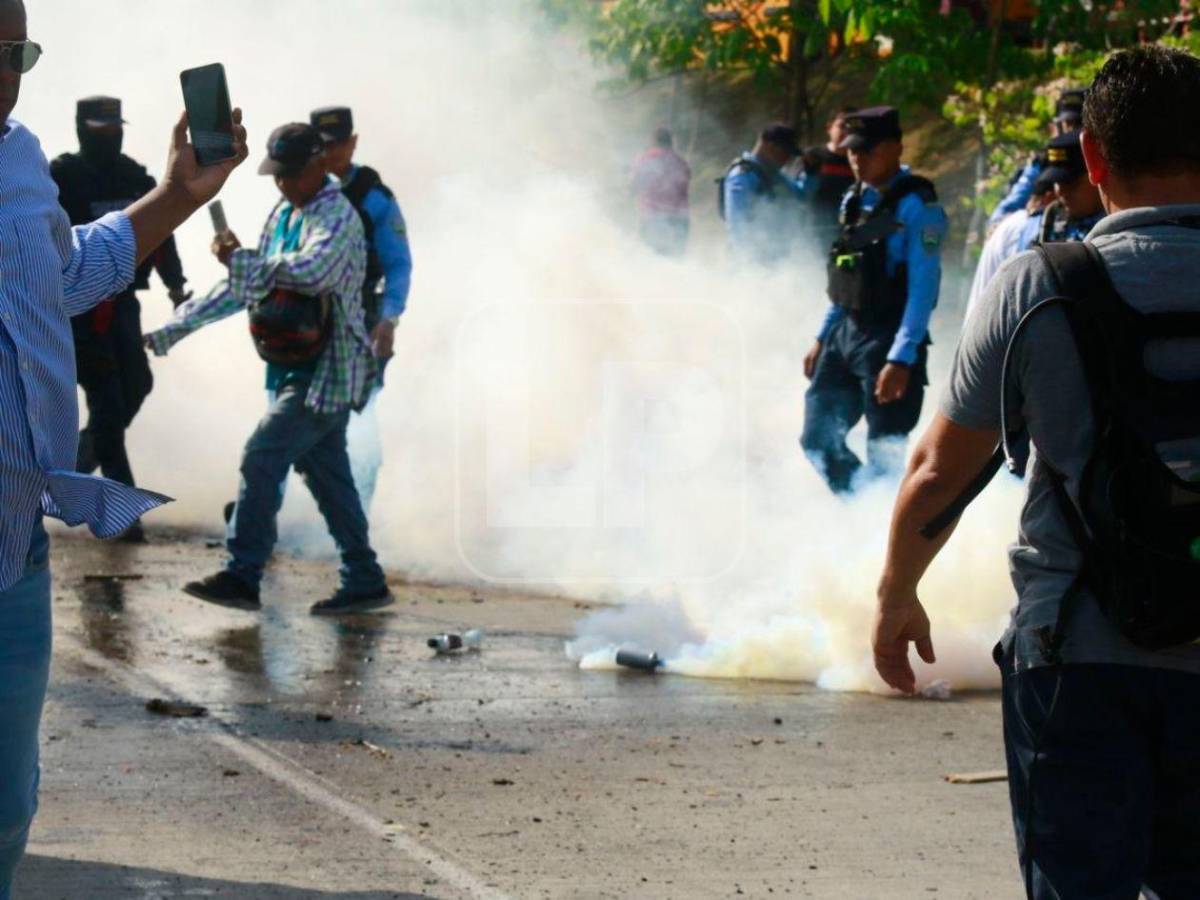 Las imágenes del desalojo de manifestantes en El Progreso, Yoro