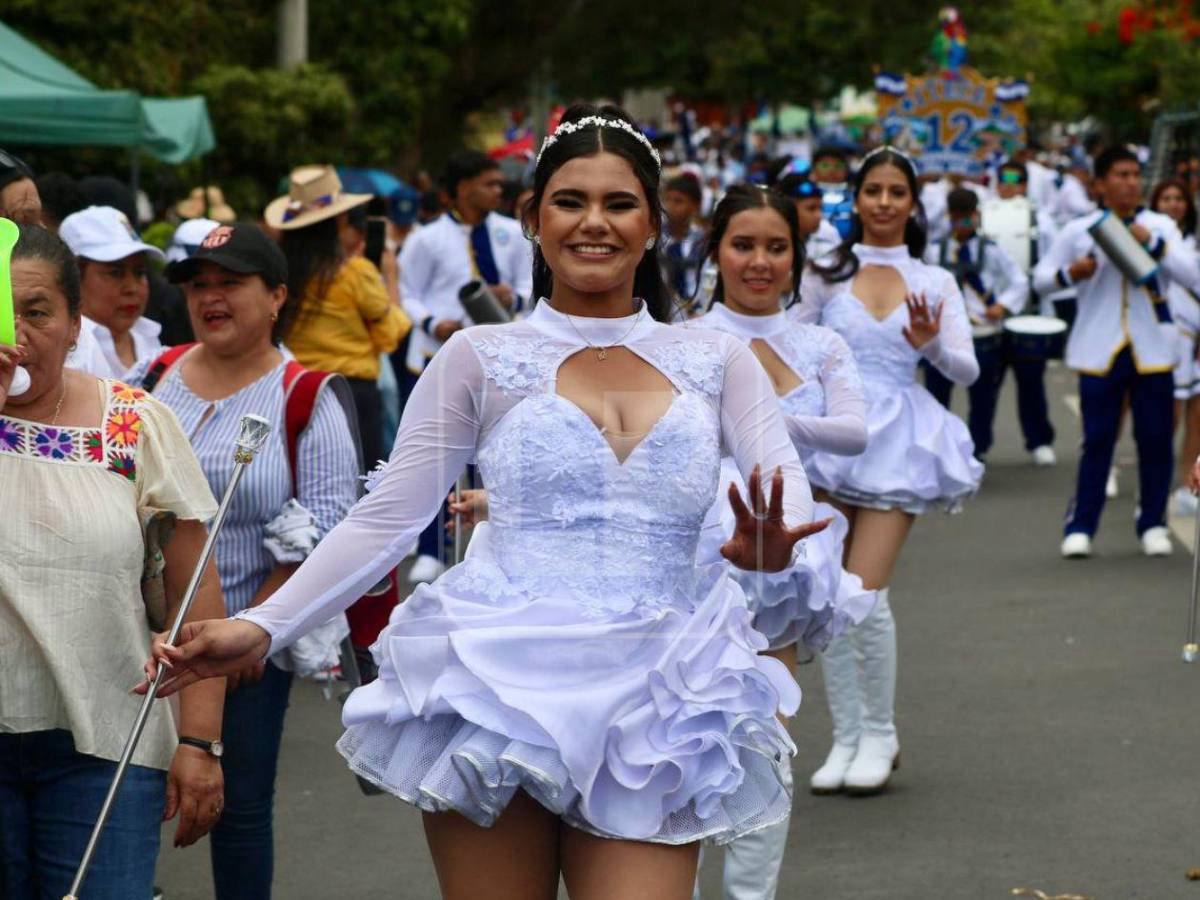 Robaron miradas: las palillonas más destacadas de los desfiles patrios en Honduras