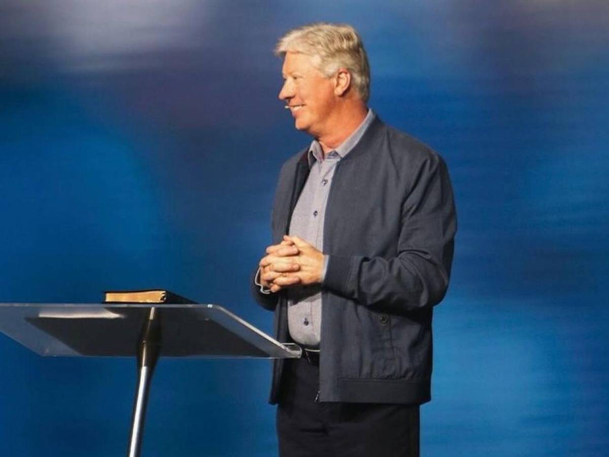 Él es Robert Morris: Pastor y consejero espiritual de Trump, condenado por abuso sexual