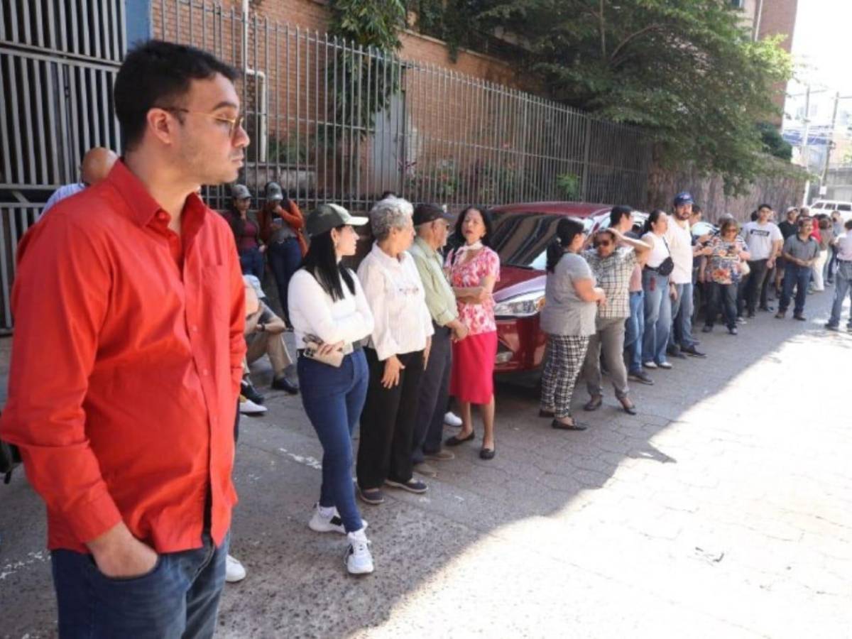 Así votan los capitalinos, a pesar de los retrasos en la apertura de urnas