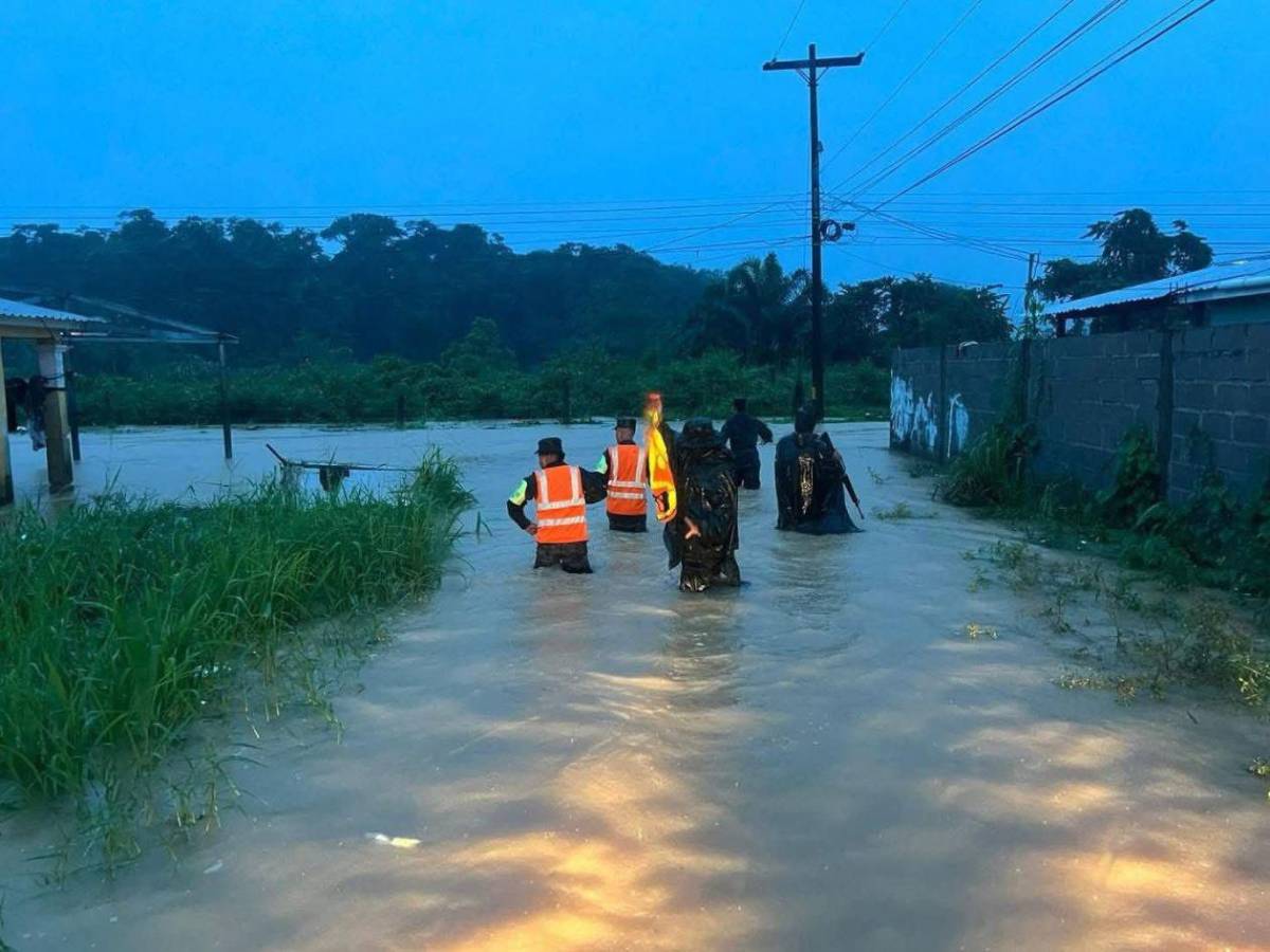 Calles convertidas en ríos y familias evacuadas tras intensas lluvias