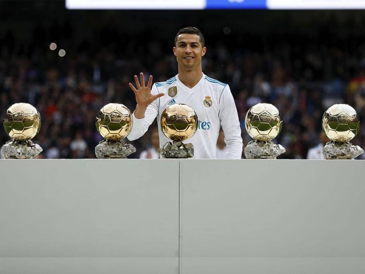 IFHHS publicó el top 10 de mejores futbolistas de la historia: polémica con el podio