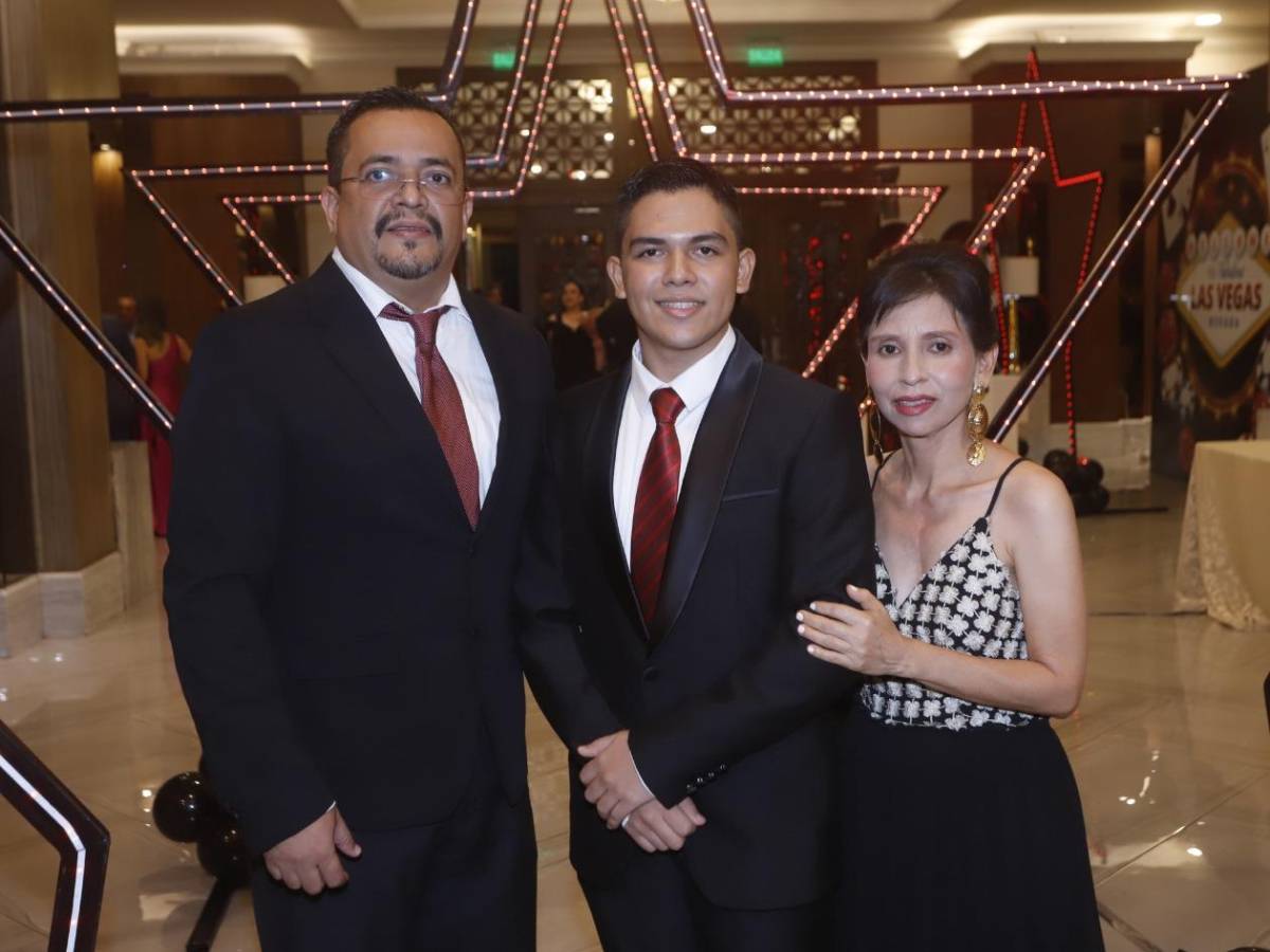 Fotos: Seniors 2025 de Fundación Mhotivo celebraron su graduación