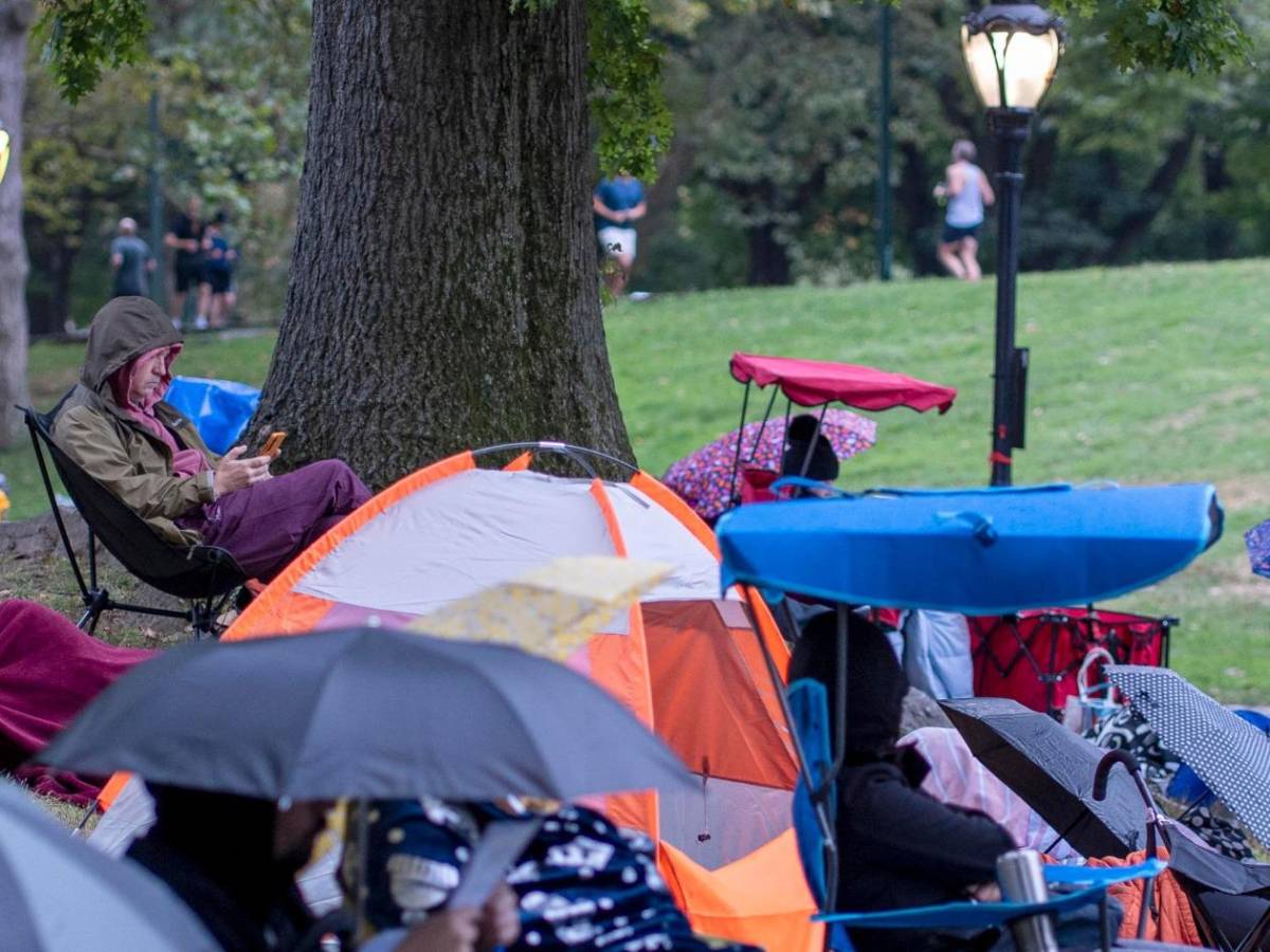 En Nueva York todo merece una fila: teatro, zapatillas, galletas o juicios