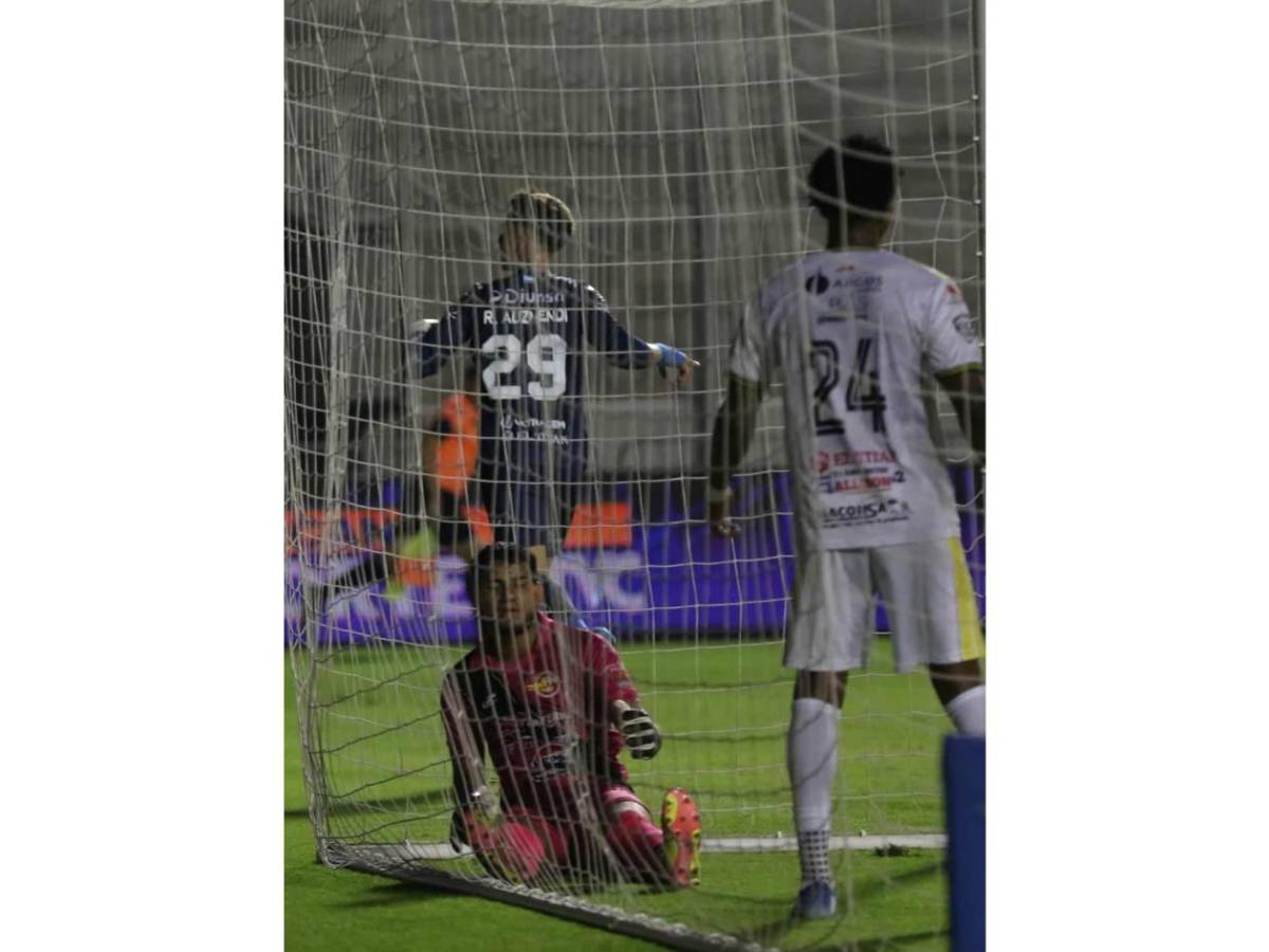 Festín de Motagua en el Nacional, chicas y dedicatoria de Rodrigo Auzmendi