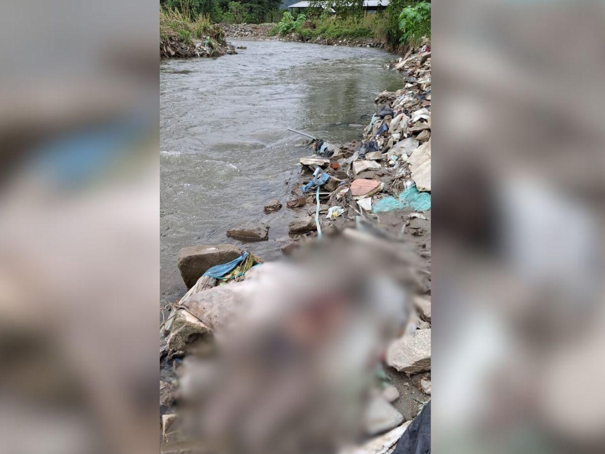 Fotografía del menor ahogado a las orillas de un río en San Pedro Sula.