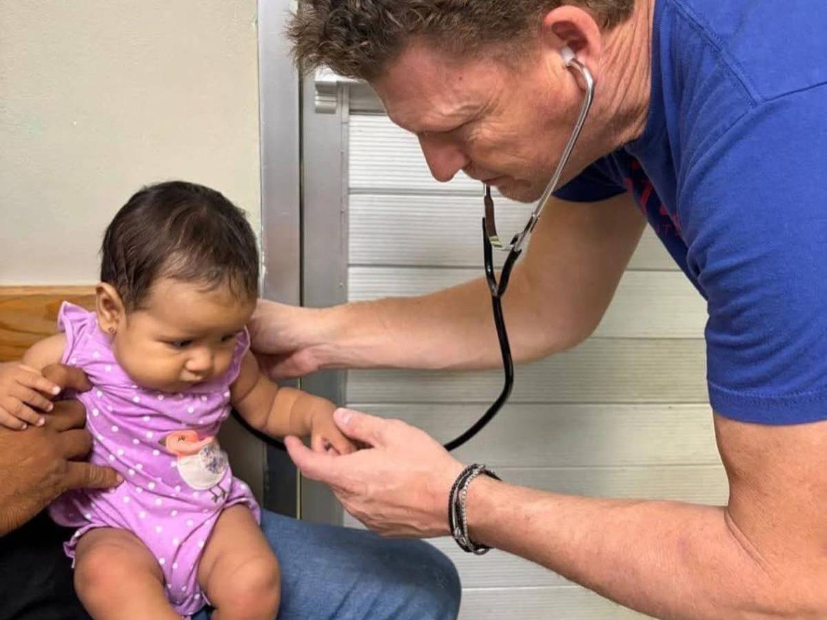 Médicos de Honduras y El Salvador unen fuerzas por nueve corazoncitos en el IHSS