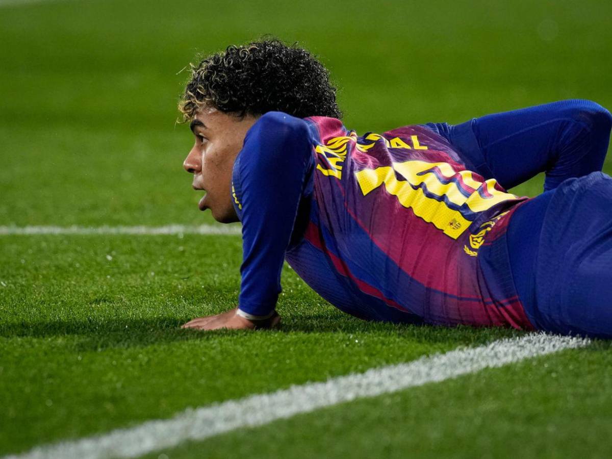 Barcelona vive noche amarga: enfado de Flick, polémica y penal fallado de Lamine