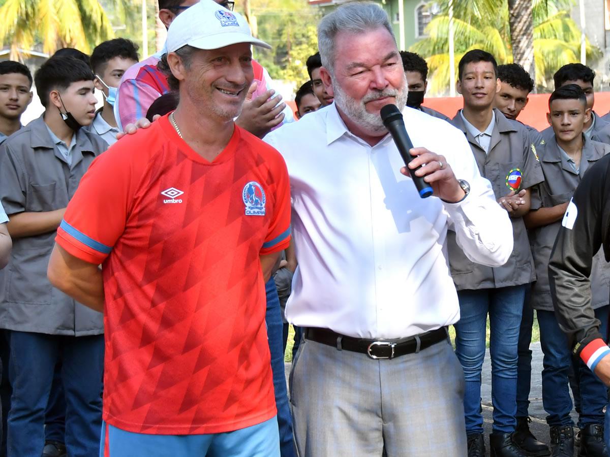 Roberto Contreras propone a Troglio para la Selección de Honduras
