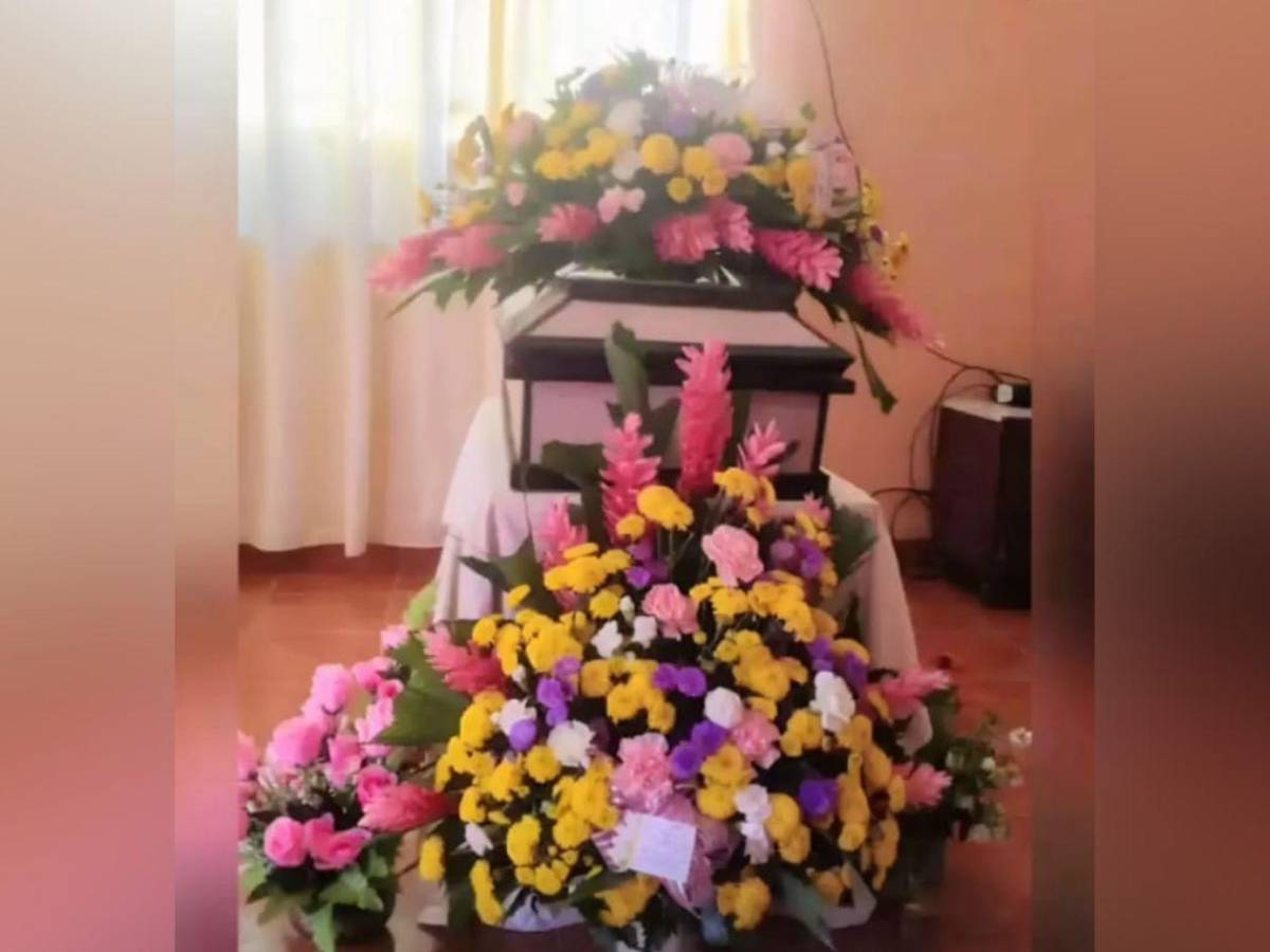 Con un angelito no: Profanan tumba de niña hondureña para robarle sus juguetes en Navidad