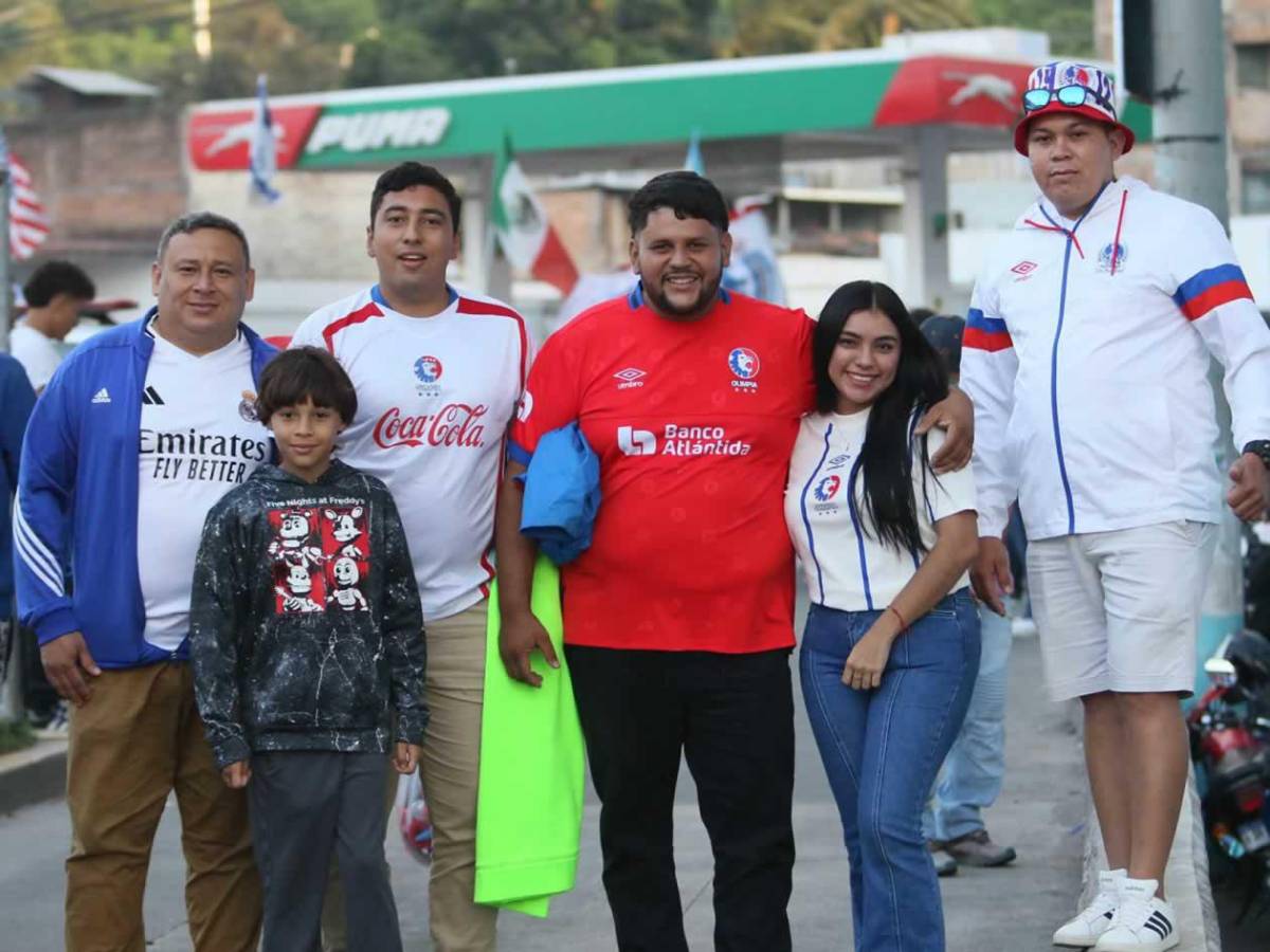 Chicas cautivan y show de la Ultra Fiel: ambientazo en el Olimpia vs Alajuelense en el Nacional