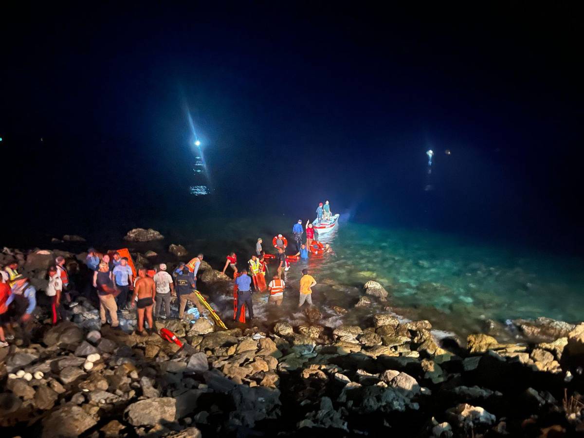 “Estaban vivos cuando llegué, pero el aeropuerto no tenía equipo de rescate”: Steven Arch