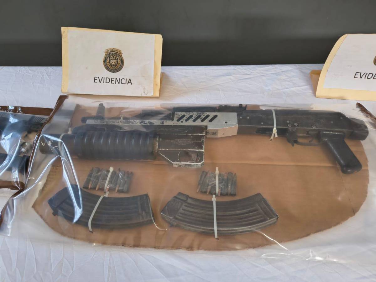 Cae peligrosa célula de la MS-13 con armas de guerra y lanzagranadas en Yoro