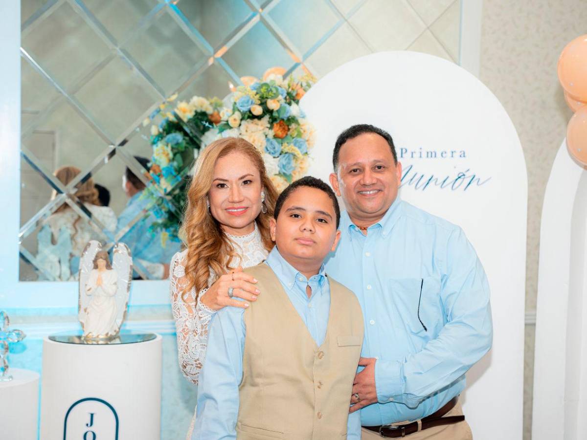 Celebrando la Primera Comunión de Jorge Ozael