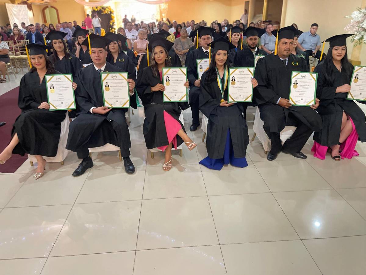 UTH Santa Bárbara celebra su XXI Ceremonia de Graduación