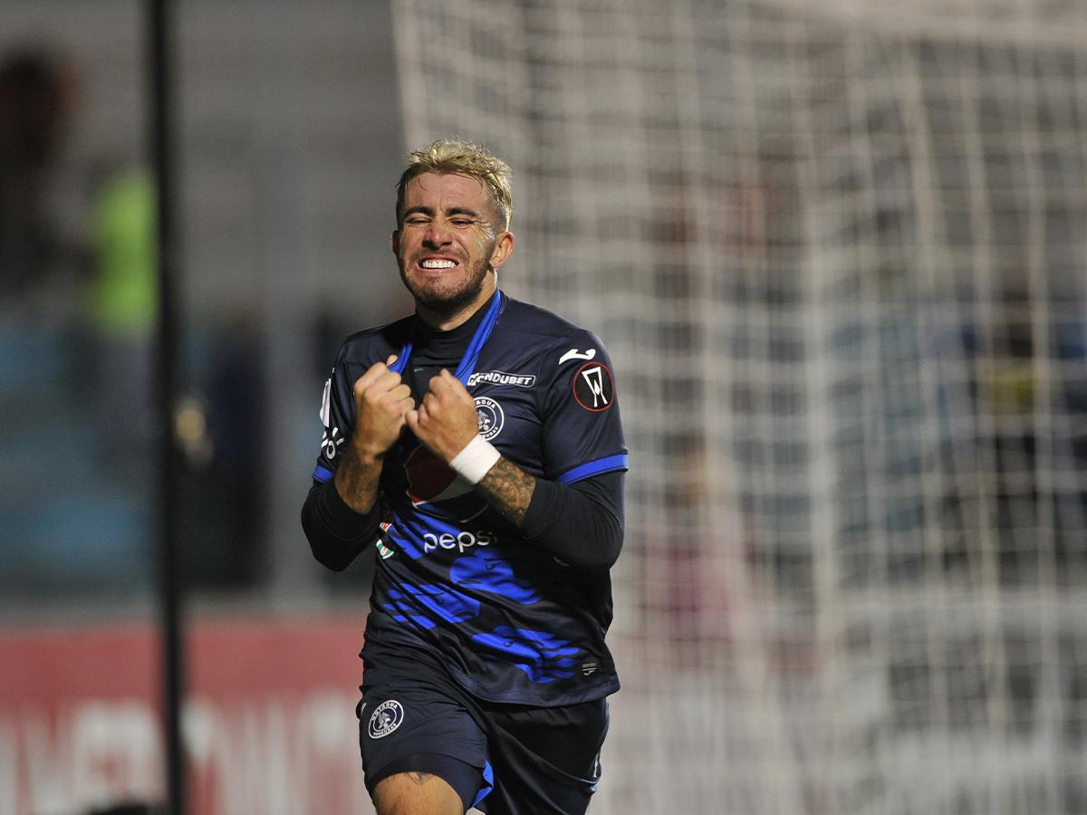 Auzmendi celebró con mucha euforia su doblete ante Saprissa en el estadio Nacional Chelato Uclés.