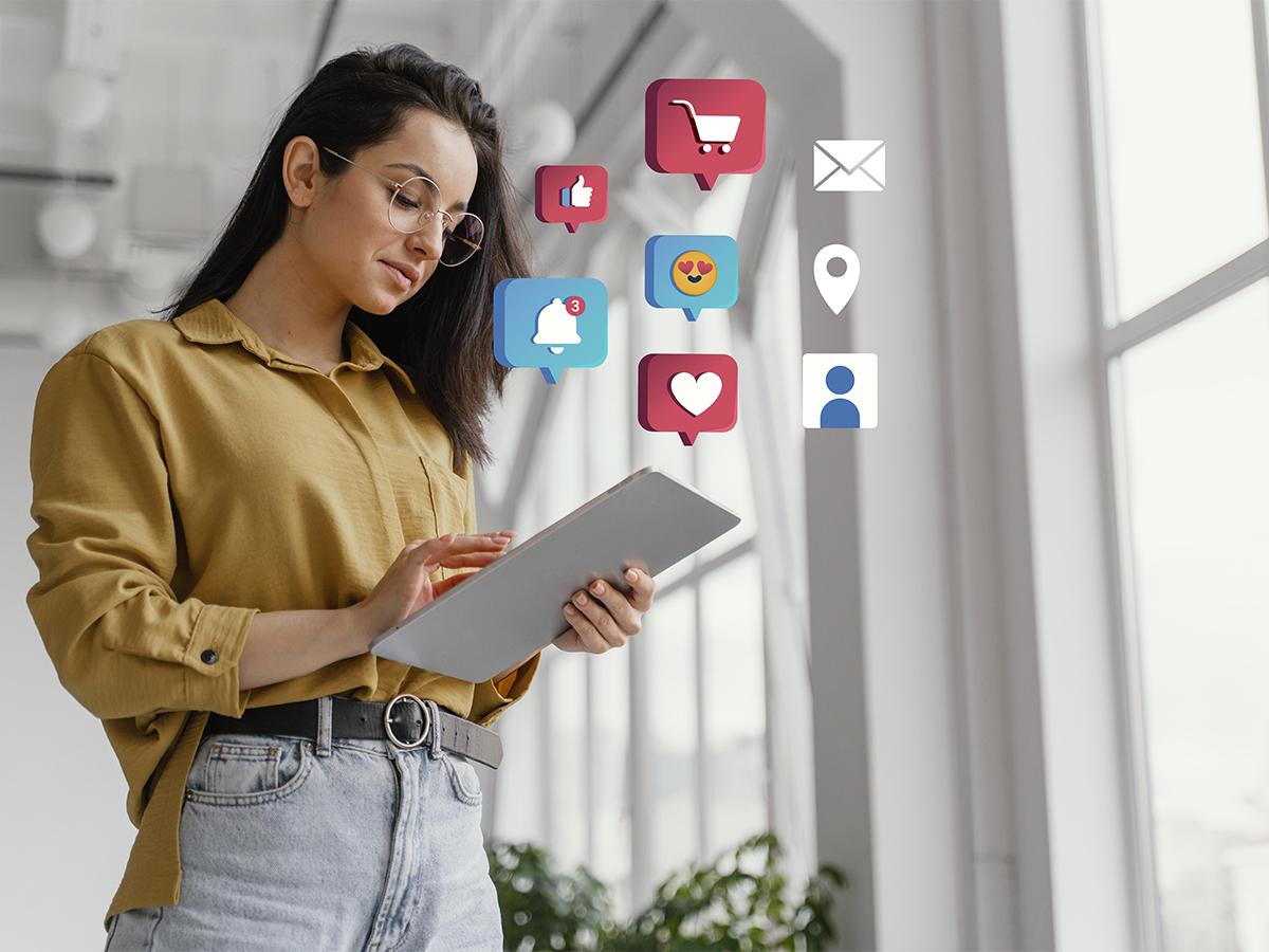 Debes aprovechar el poder de los hashtags, palabras clave y etiquetas para aumentar la visibilidad orgánica.